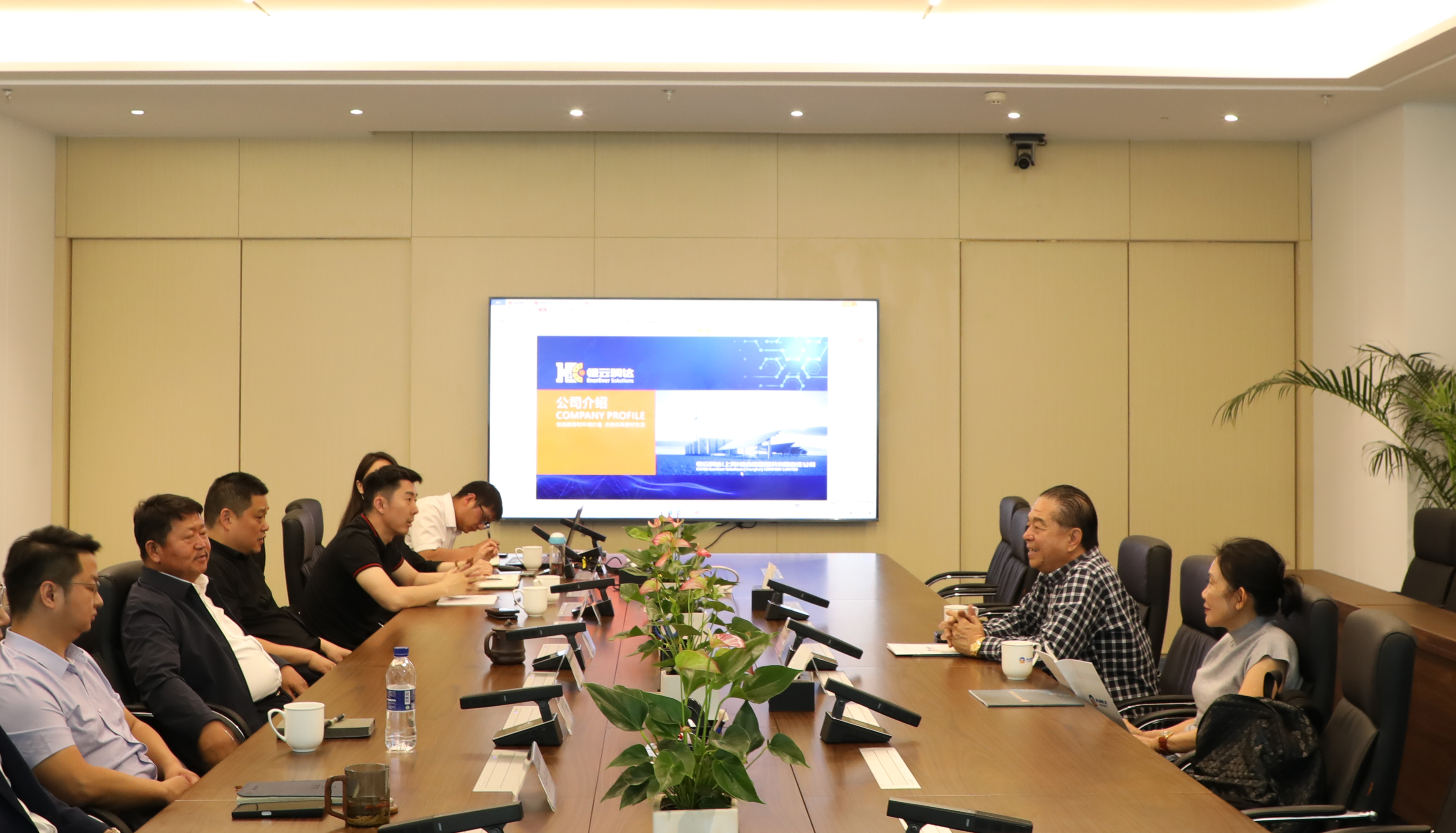 马来西亚实康集团执行副主席Tan Sri Tee及夫人到访和记app